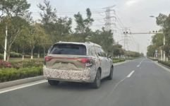问界M8,引领智能SUV新潮流，预售火爆，订单突破10万台
