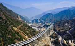 雅西高速风景,雅西高速，穿越四川盆地的壮美天路