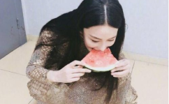 娱乐吃瓜酱衣服图片高清,娱乐吃瓜酱的时尚穿搭，潮流与个性的完美融合