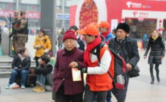 春运志愿者,传递爱心，助力归途