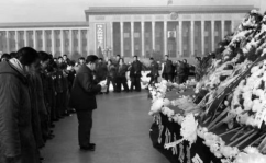 总理追悼会,总理追悼会隆重举行，举国同悲